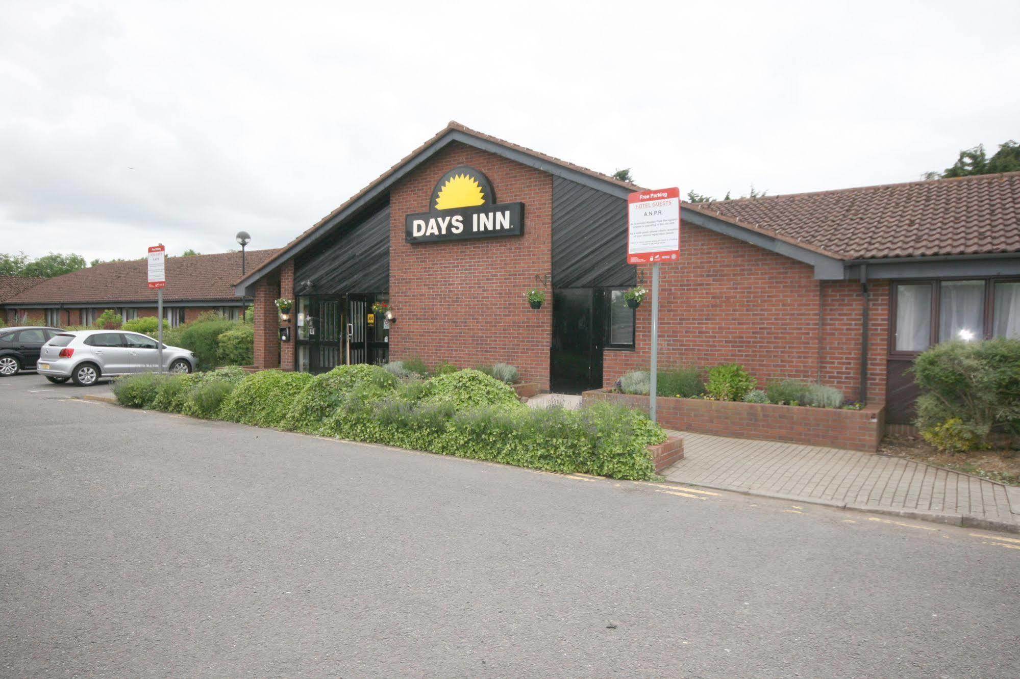 Days Inn Hotel Abington - Glasgow Екстер'єр фото